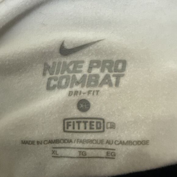 NIKE PRO COMBAT 1/4 Zip Fleece Women XL Dri Fit Sweater Thumbhole Training Gear - Picture 2 of 5